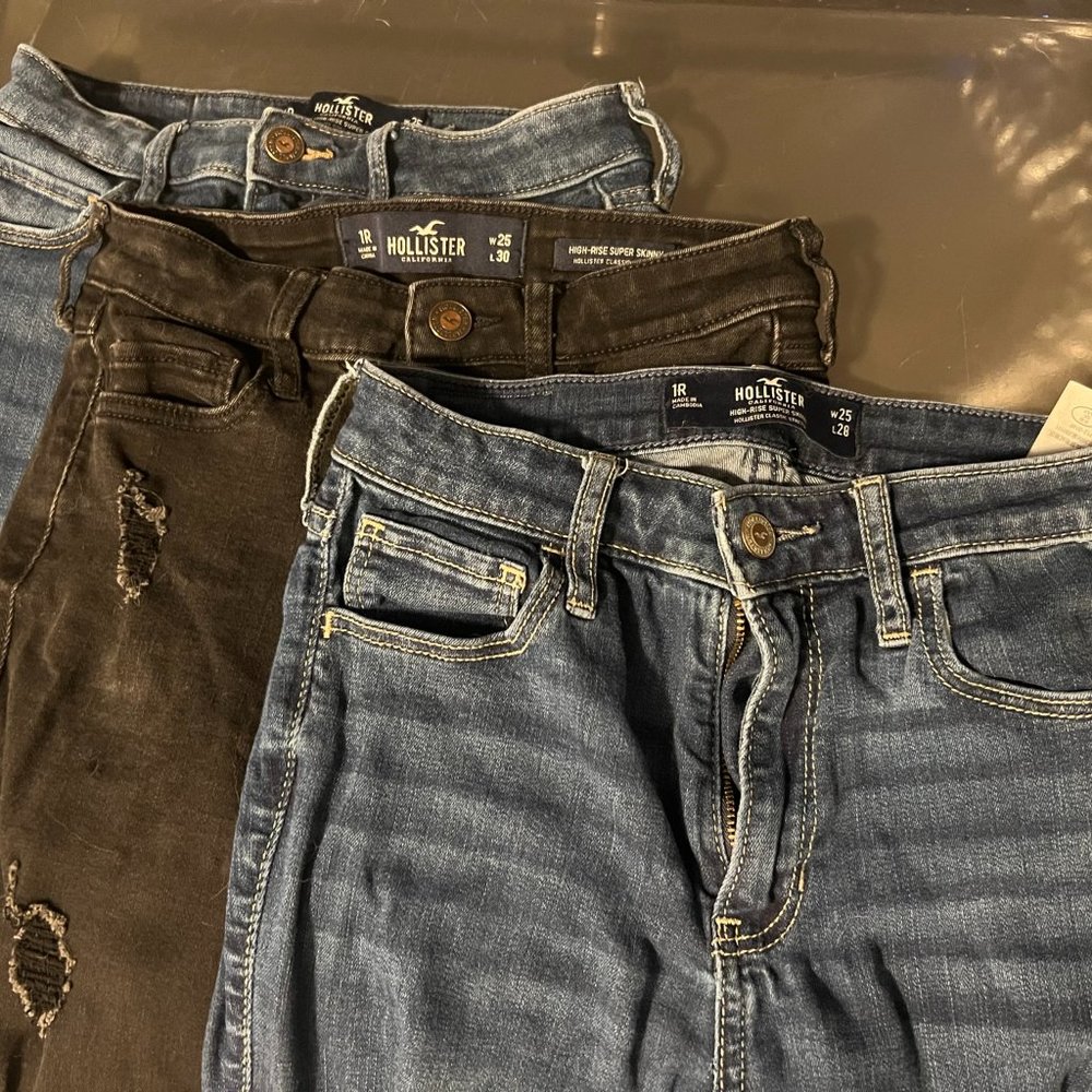 (3) Pairs of Hollister Jeans High-Rise